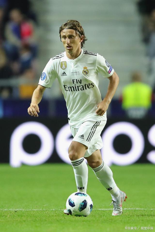 佐佐木朗希（Roki Sasaki）在 2024 年底通过入札制度挑战美职，引发全联盟抢人大战