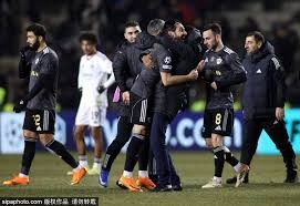 一个回3个T！2人被直接驱逐出场，判罚引热议