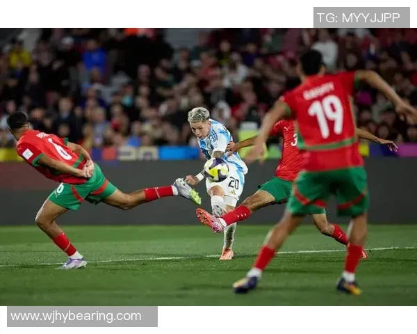 TA：告别全白球衣，阿森纳将在足总杯第3轮穿回传统红白球衣